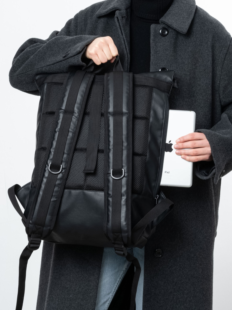 Рюкзак ROLLTOP POCKET 2 | екошкіра чорна - чорна матова 1/24