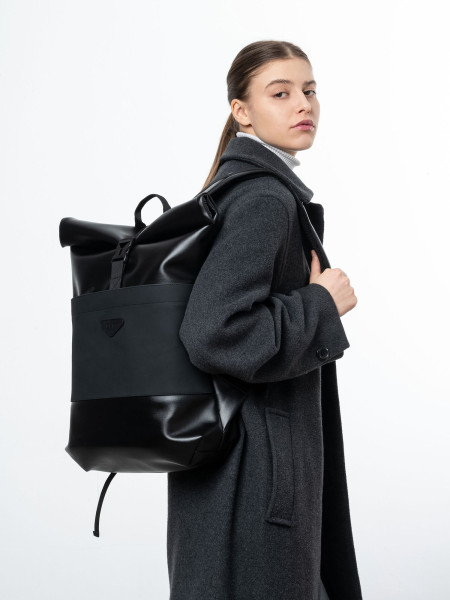 Рюкзак ROLLTOP POCKET 2 | екошкіра чорна глянцева - чорна матова 1/24 фото 6