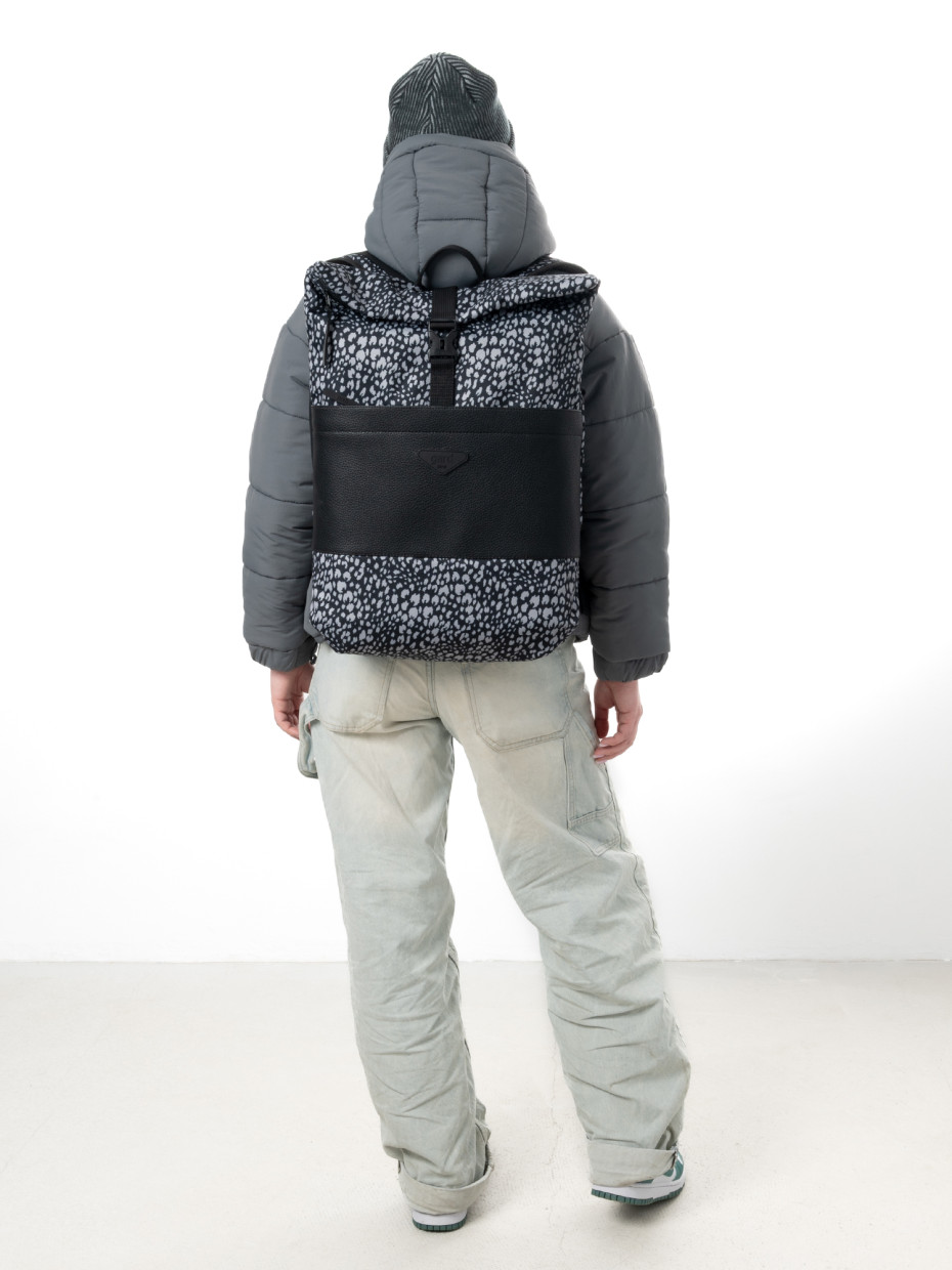 Рюкзак ROLLTOP POCKET 2 | gray leopard - екошкіра чорна текстурована 2/24