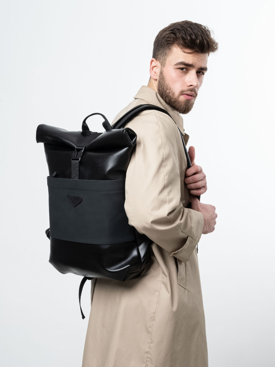 Рюкзак ROLLTOP POCKET 2 | екошкіра чорна глянцева - чорна матова 1/24