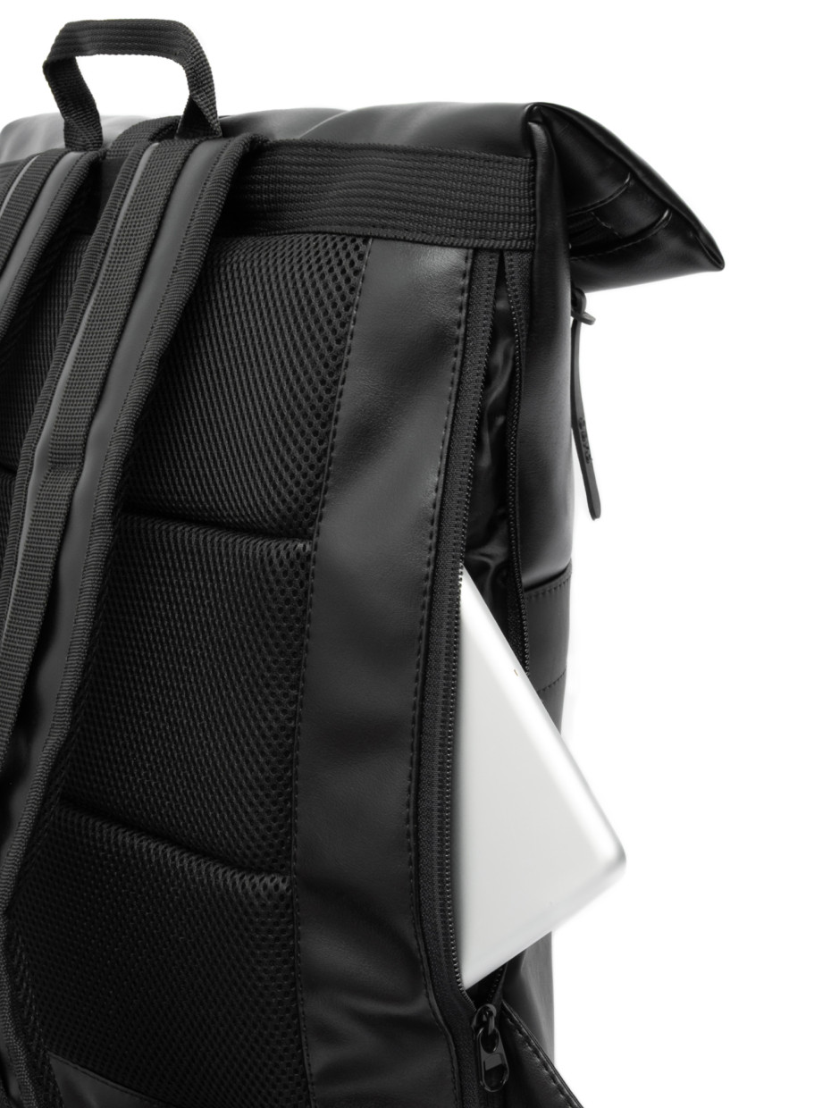 Рюкзак ROLLTOP POCKET 2 | екошкіра чорна глянцева - чорна матова 1/24